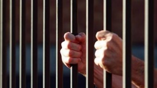 حبس 3 متهمين بحيازة 120 كيلو مخدر حشيش في الإسكندرية

