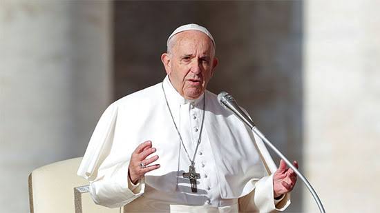 البابا فرنسيس: يجب وضع الفقراء في الفنادق.. وكورونا قد يكون غضبا من الطبيعة
