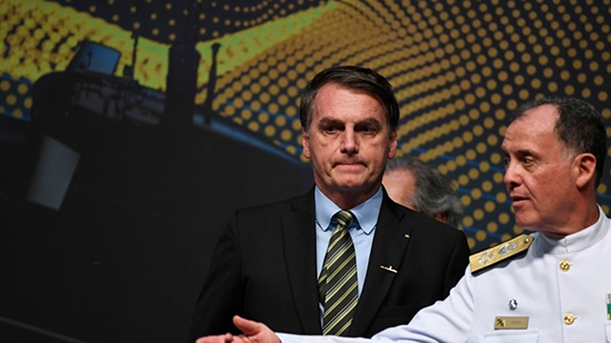 الرئيس البرازيلي يقيل وزير الصحة بسبب كورونا