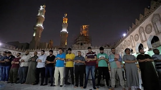 شرط واحد لفتح المساجد ..الحكومة تكشف موقف الحظر وصلاة التروايح خلال رمضان