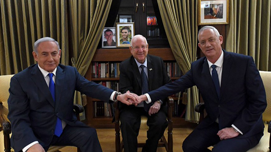 الإذاعة الإسرائيلية: نتنياهو وجانتس قد يوقعان اتفاقًا لتشكيل الحكومة