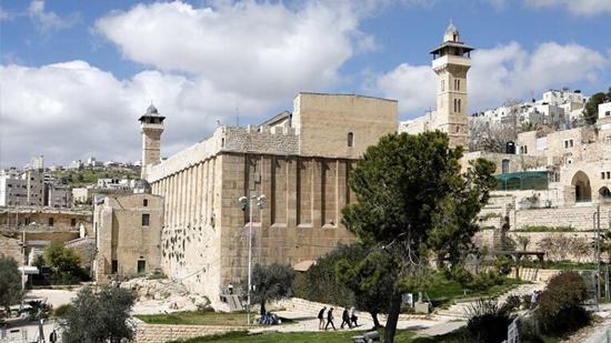 الحكومة الإسرائيلية تصدق على قرار مصادرة أراضي الحرم الإبراهيمي في الخليل