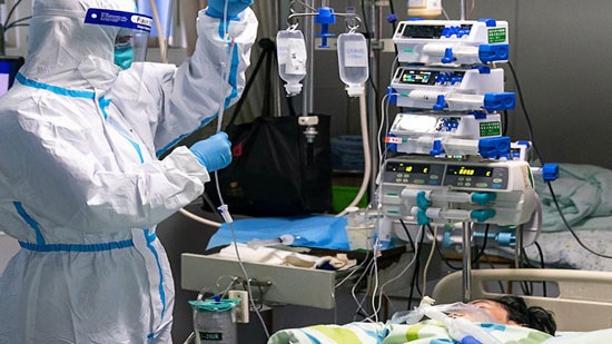 الإمارات تسجل 525 إصابة بفيروس كورونا
