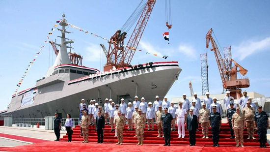  بالصور.. وزير الدفاع يزور قيادة القوات البحرية ويتفقد الغواصة S-43 ويدشن مدمرة جديدة صنعت بترسانة الإسكندرية