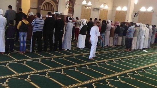 الصحة تبحث عن إمام مسجد مصاب بكورونا صلى بـ20 شخصا في بورسعيد ونقل لأسرته الفيروس

