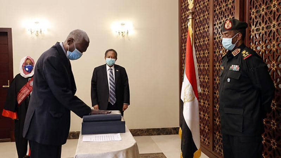 وزير الدفاع السوداني الجديد يتعهد بحماية الوثيقة الانتقالية