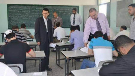 ضبط 3 طلاب تداولوا امتحان اللغة الإنجليزية على مواقع التواصل الاجتماعي