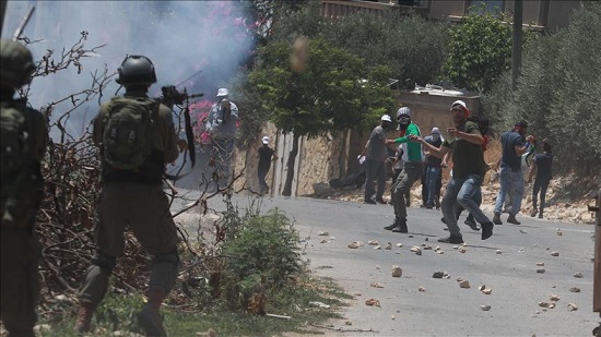 إصابة 23 فلسطينيا في مواجهات مع القوات الإسرائيلية

