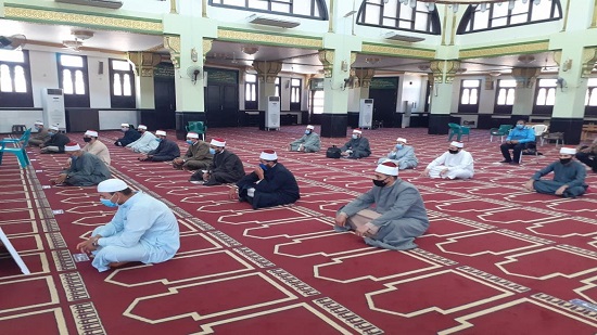 بالصور …. وكيل أوقاف السويس … غلق المساجد بعد الصلاة بعشرة دقائق
