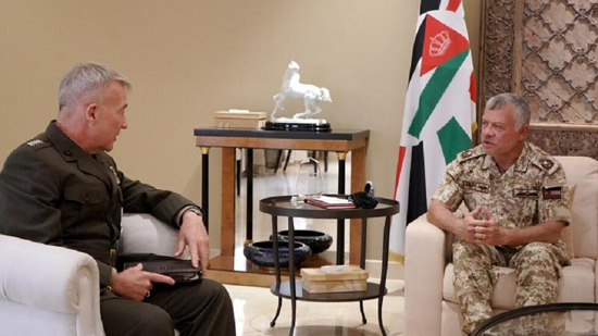 العاهل الأردني يبحث مع قائد القيادة المركزية الأمريكية التطورات الإقليمية والقضية الفلسطينية