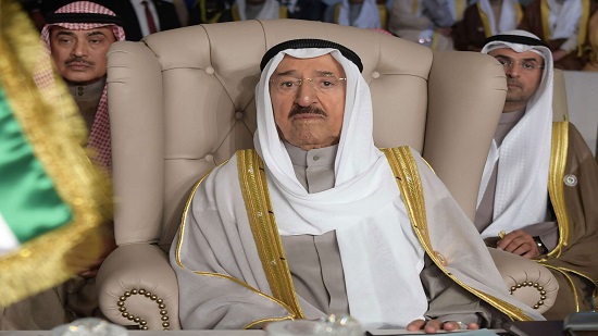  الرئيس السيسي يطمئن على صحة أمير دولة الكويت عقب خضوعه لعملية جراحية
