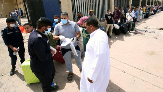 وزيرة الهجرة تتواصل مع السلطات الكويتية لبحث مشاكل تجديد إقامات العمال المصريين بالكويت