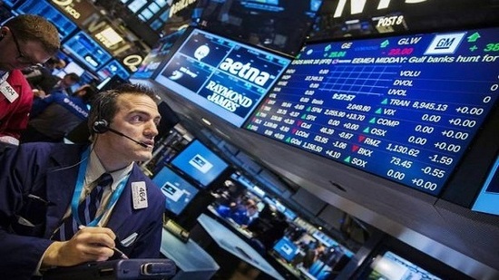 الأسهم الأمريكية تغلق على انخفاض حاد بفعل عمليات بيع في شركات التكنولوجيا