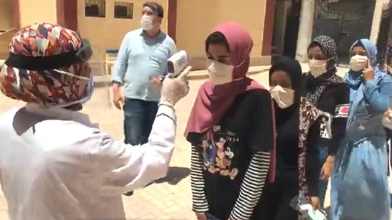 محافظ الإسكندرية يتابع سير امتحانات الدبلومات الفنية 
