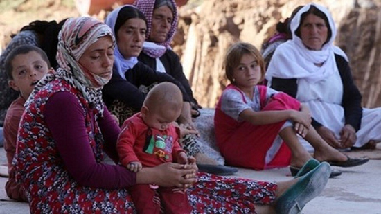 نساء وأطفال من الإيزيديين