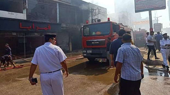 السيطرة حريق هائل بمعرض للملابس ومخبز وعدة محلات في كفر الشيخ