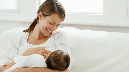 س و ج.. هل تحتاج النساء إلى سعرات حرارية إضافية خلال فترة الرضاعة؟
