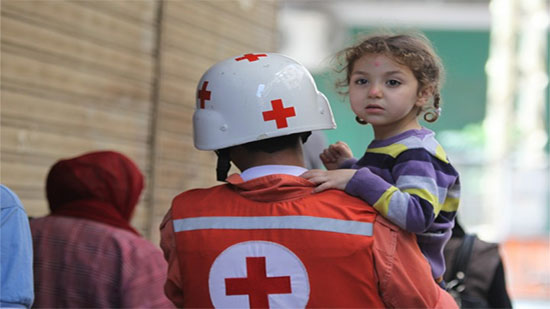 الصليب الأحمر اللبناني: 12 فرقة أنها تعمل على نقل الجرحى وإسعاف المصابين وسط بيروت