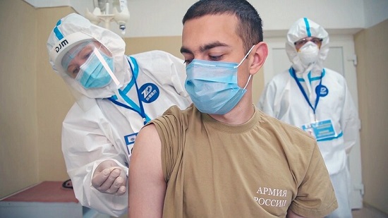  مبتكر اللقاح الروسي ضد كورونا يعلن موعد تداوله بين الجمهور