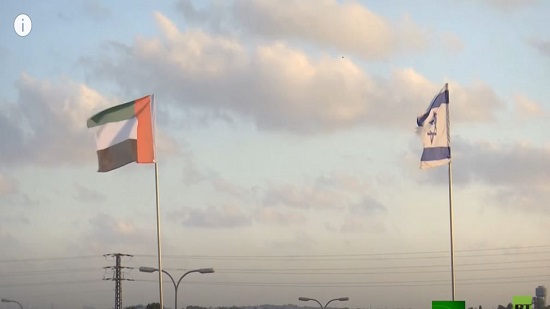  فيديو .. مدينة إسرائيلية ترفع أعلام الإمارات فوق طرقها السريعة 
