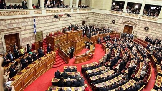 بأغلبية الأصوات.. البرلمان اليوناني يصادق على اتفاقية الحدود البحرية مع مصر

