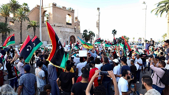 ميليشيات الوفاق تطلق النار على متظاهرين في طرابلس
