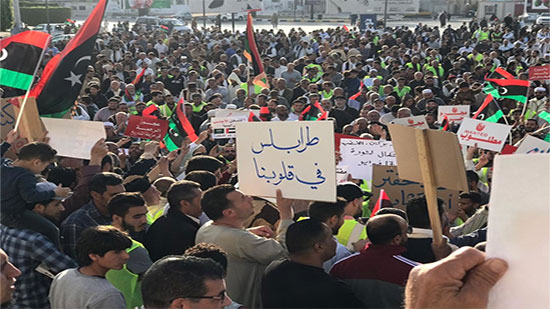  المتظاهرين في طرابلس