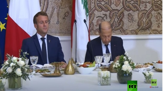  فيديو .. الرئيس ماكرون يشهد مأدبة غداء على شرفه في قصر بعبدا 
