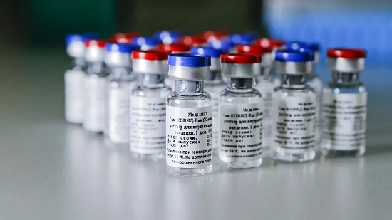 علماء من بريطانيا يبدون رأيهم في اللقاح الروسي 