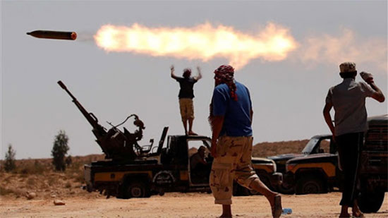 مصر تؤكد على ضرورة وقف تدفق الأسلحة والإرهابيين إلى ليبيا