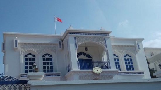 البحرين تدعو مواطنيها في سلطنة عمان لبيع عقاراتهم