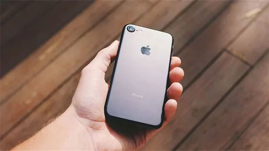 أبل تدعم iPhone 12 بعدسات كاميرا متطورة للتغلب على المنافسين
