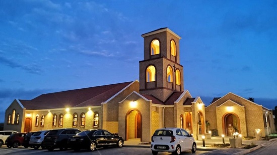  صور .. مطران كاب تاون يفتتح كنيسة القديس جاورجيوس الجديدة
