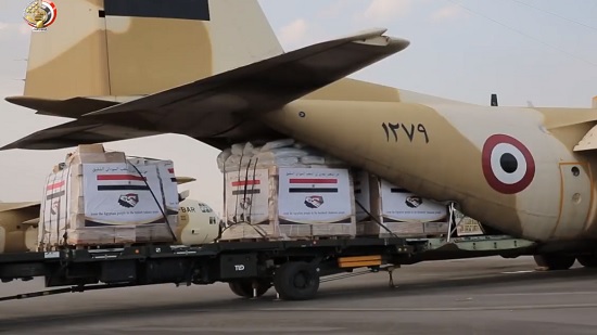  بالفيديو.. وصول طائرات عسكرية مصرية محملة بالمساعدات للسودان لمواجهة آثار الفيضان المدمر
