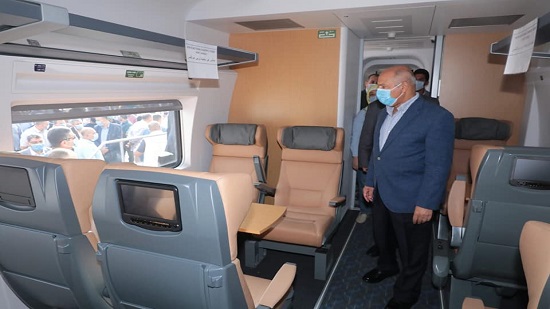  وزير النقل يتفقد محطتي رمسيس والمنيا وورش عربات السكك الحديدية بالمنيا
