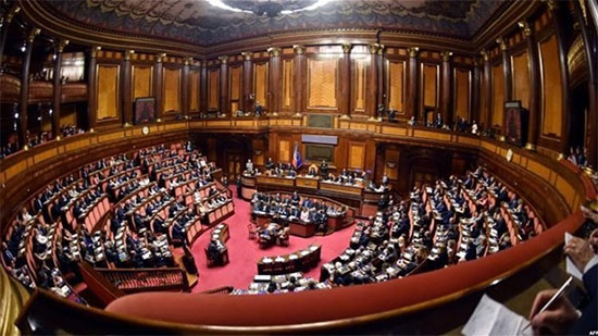 مجلس الشيوخ الإيطالي يعلق أنشطته البرلمانية بعد إصابة عضوين بكورونا