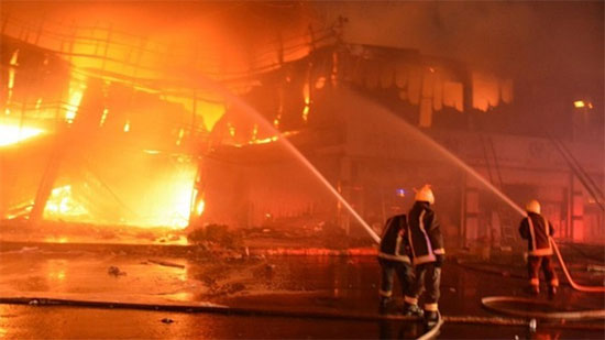 اندلاع حريق ضخم بسوق ديلم الساحلي في إيران