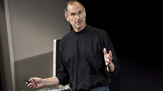 في مثل هذا اليوم.. رحيل العبقري ستيف جوبز Steve Jobs