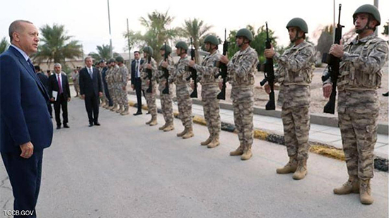 أردوغان مع قواته في قطر -أرشيف