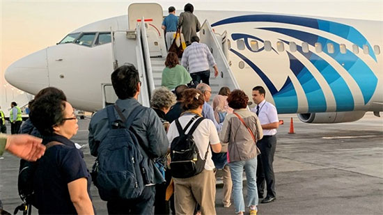 «مصر للطيران» تُسير 48 رحلة لنقل 5900 راكب غدا