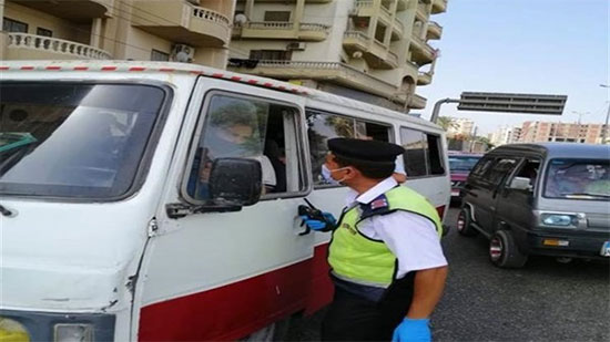 الداخلية: اتخاذ الإجراءات القانونية تجاه 1144 سائقا لعدم ارتداء كمامات
