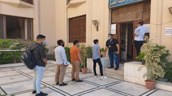 جامعة القاهرة تواصل تسكين الطلاب المغتربين وسط عمليات تعقيم موسعة وكواشف حرارة