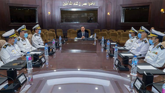 وزير الداخلية يعقد اجتماعًا بالقيادات الأمنية 