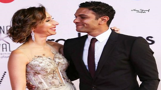  آسر ياسين بصحبة زوجته
