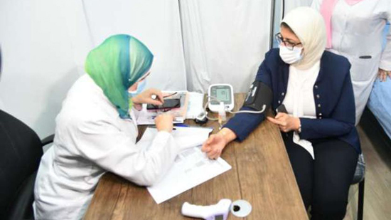 وزيرة الصحة: 3 آلاف مصري حصلوا على تطعيم كورونا
