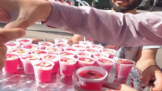  شربات بالموز فى شوارع الإسكندرية احتفالا بالمولد النبوى الشريف 