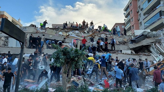 تركيا تعلن ارتفاع ضحايا زلزال إزمير إلى 1000 شخص
