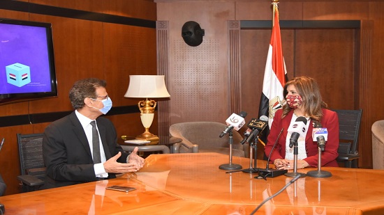  وزيرة الهجرة: متابعتنا مستمرة لتصويت المصريين بالخارج بانتخابات النواب والرد على استفساراتهم
