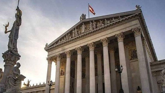 عوض شفيق: حكومة النمسا أغلقت مساجد تابعة لداعش
