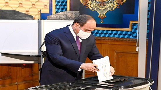 الرئيس السيسي يدلي بصوته في انتخابات مجلس النواب بمصر الجديدة

